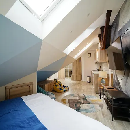 Perfect Place To In Center Daire